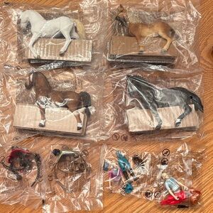 New Schleich Set of 4 Horses riders saddles